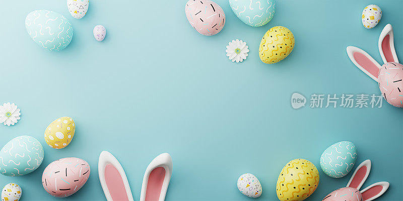 复活节派对概念。顶部查看照片的复活节兔子耳朵白色，粉红色，蓝色和黄色鸡蛋孤立的粉彩蓝色背景与复制空间。3 d渲染。